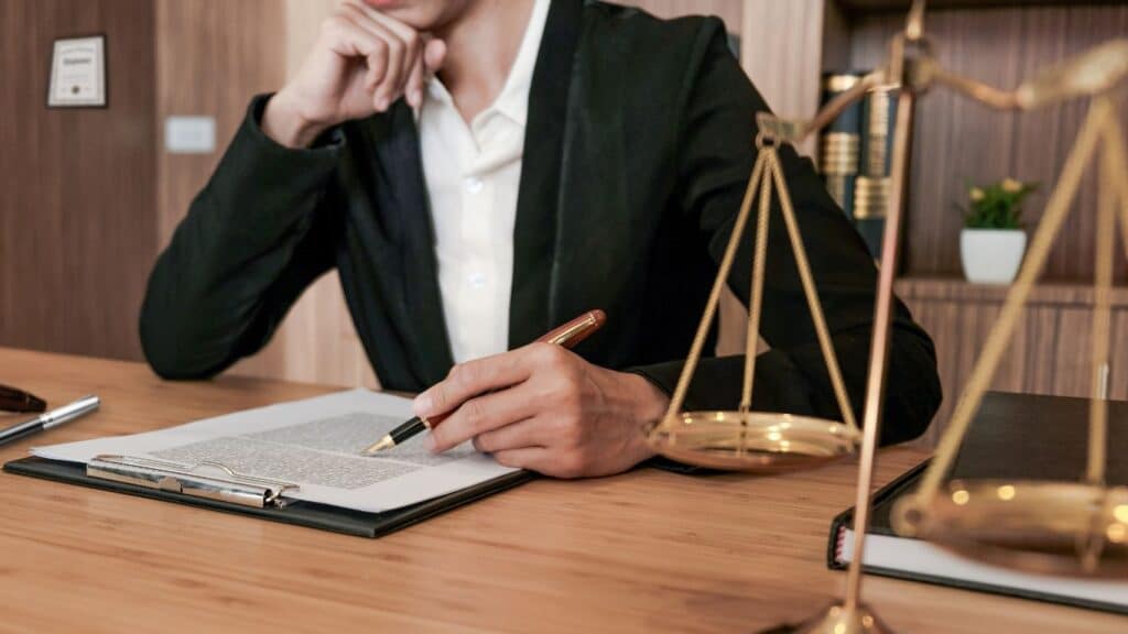 מילוי טפסים על ידי עורך דין לענייני ביטוח
